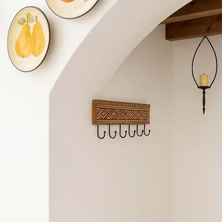 Charming White House Retreat With Balcony In Paros Lefkes