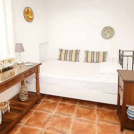 Charming White House Retreat With Balcony In Paros Lefkes شقة *
